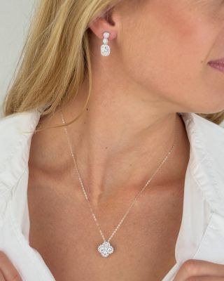 ✨ Zářivý dárek, který potěší každé srdce. Obdaruj své milované šperkem, který se třpytí jako vánoční hvězda. 💍🎁 … Vánoce...